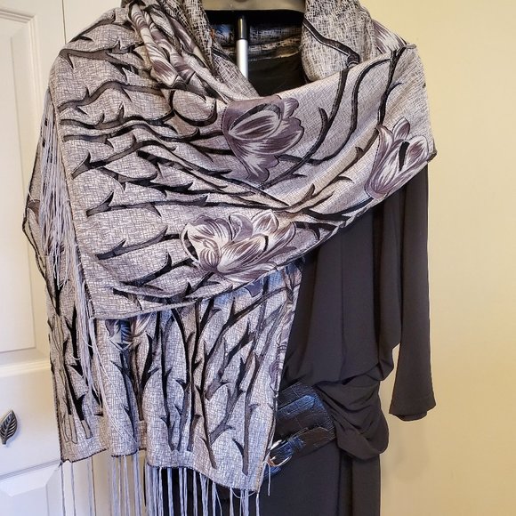 Tulip Shawl / Scarf / Wrap - Multiple Ways to Wear - Picture 2 of 6